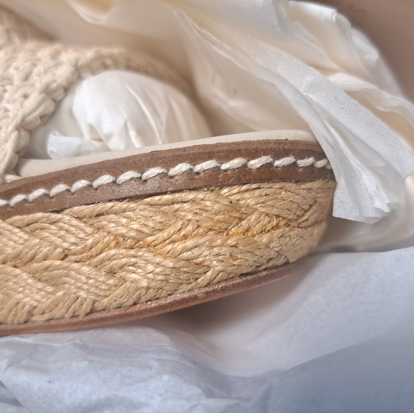 Stuart Weitzman - Alex - Ivory Crochet - Wedge Sandals - 9.5 NWB - Picture 8 of 11